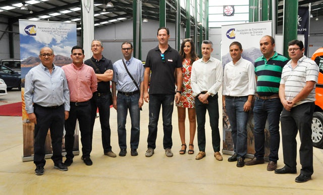 Exposición de coches nuevos y de ocasión en el Pabellón de Ferias de Baza