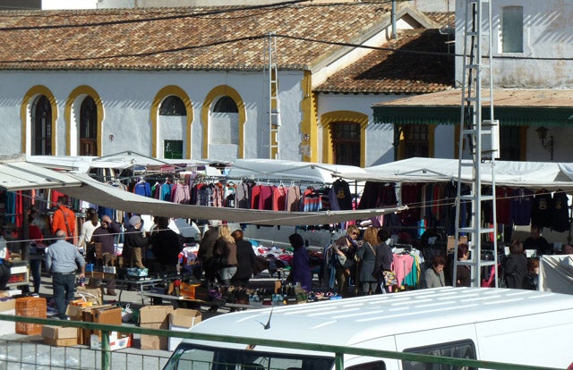 El mercado semanal regresa a su ubicación habitual