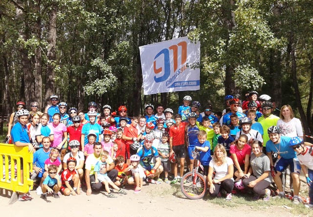 Notable éxito las rutas ciclistas para niños que organiza el Club Ciclista Caniles 911