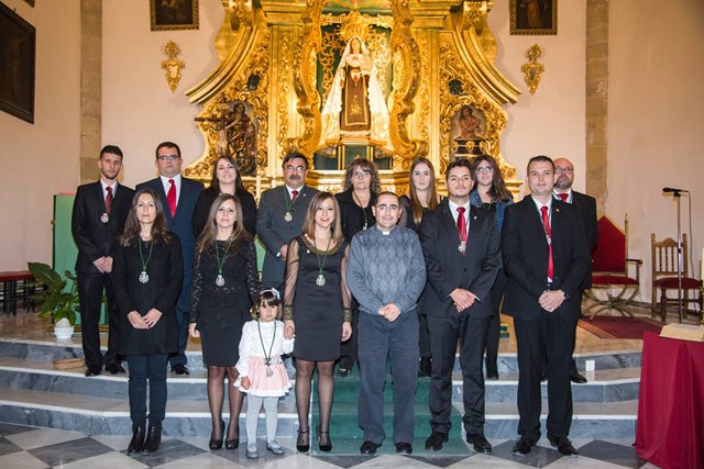 Verónica Cruz y la nueva directiva de la Cofradía de la Esperanza toman posesión de sus cargos