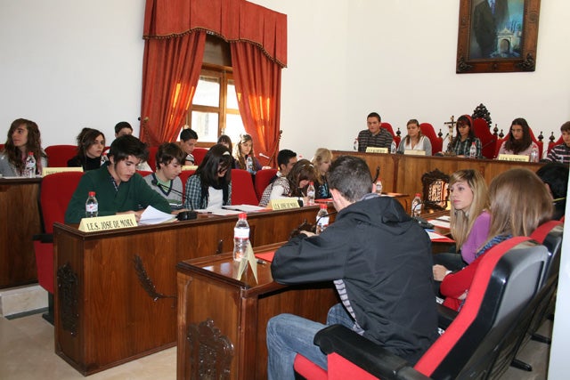 Los alumnos de 4 de secundaria de Baza preparan el pleno juvenil