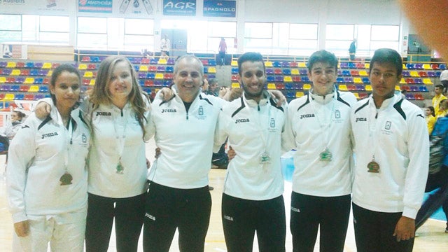 El Club Taekwondo Baza logra 3 platas y 2 bronces en la Super Copa de Andalucía