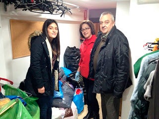 La Cofradía de Santiago entrega a Cáritas la recolecta de su Belén Solidario