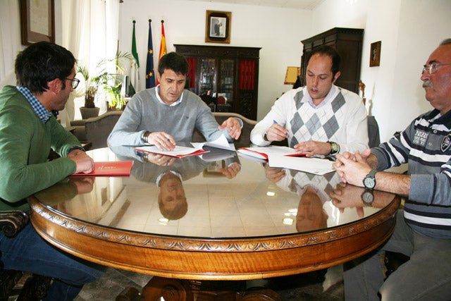 Ayuntamiento y CD Baza firman un nuevo convenio