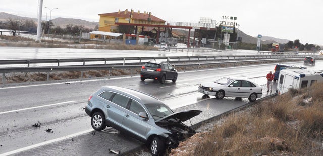 Tres heridos en dos accidentes de tráfico en Baza