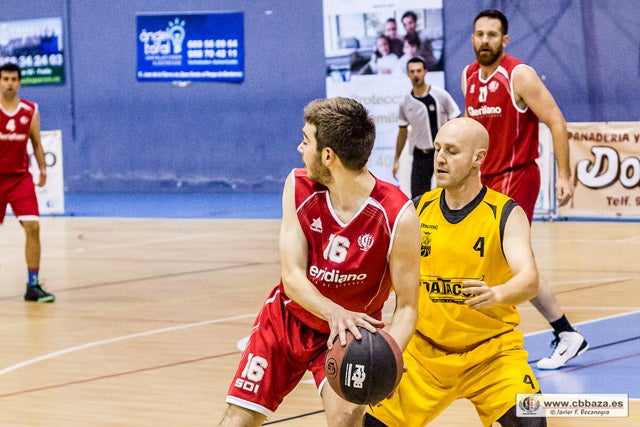El Meridiano Baza más líder tras ganar al Virgen del Carmen 79-61  y perder el Unicaja