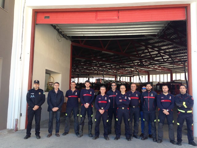 Los Bomberos de Baza rinden un homenaje a sus compañeros fallecidos en Oviedo y Benalmádena