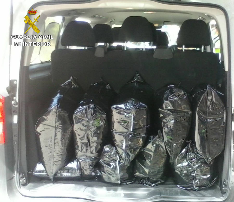 La Guardia Civil se incauta de 71 kilos de marihuana en la A-92 Norte
