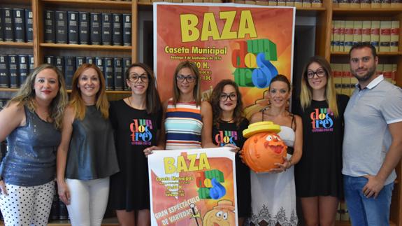Llega a Baza el Un, dos, tres para financiar una maternidad y una biblioteca