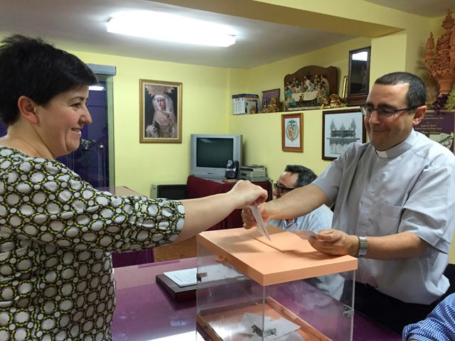 Laura Polaino Hermana Mayor del Nazareno y Antonio Vallejo Hermano Mayor de la Soledad