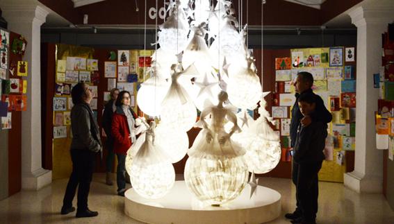 Espectacular árbol de navidad de la escuela de Arte de Huéscar