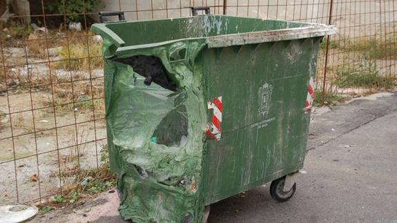 Extinguidos ocho incendios en contenedores y chimeneas este fin de semana en Baza