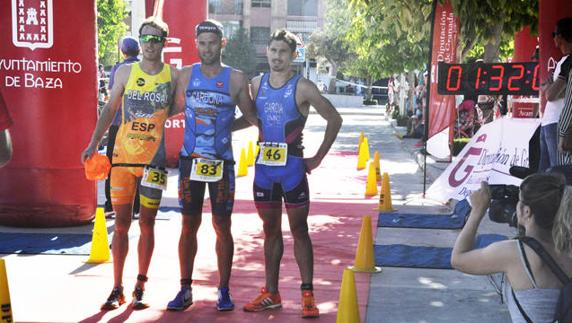 Antonio José Cardona brillante vencedor del Triatlón Ciudad de Baza Multiópticas