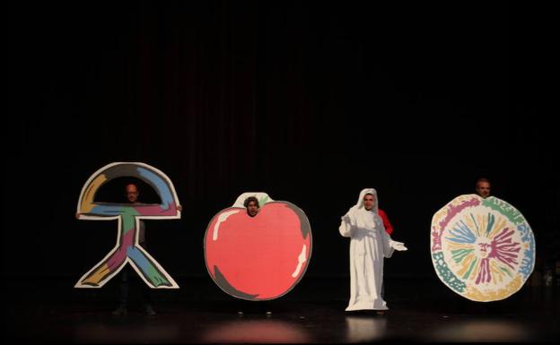 El Auditorio de El Ejido se llena de risas con un espectáculo humorístico de sello almeriense