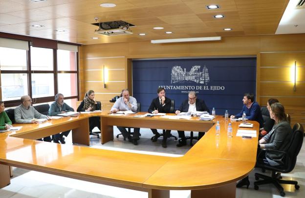 Imagen de una de las reuniones de la Junta de Gobierno del Ayuntamiento de El Ejido.
