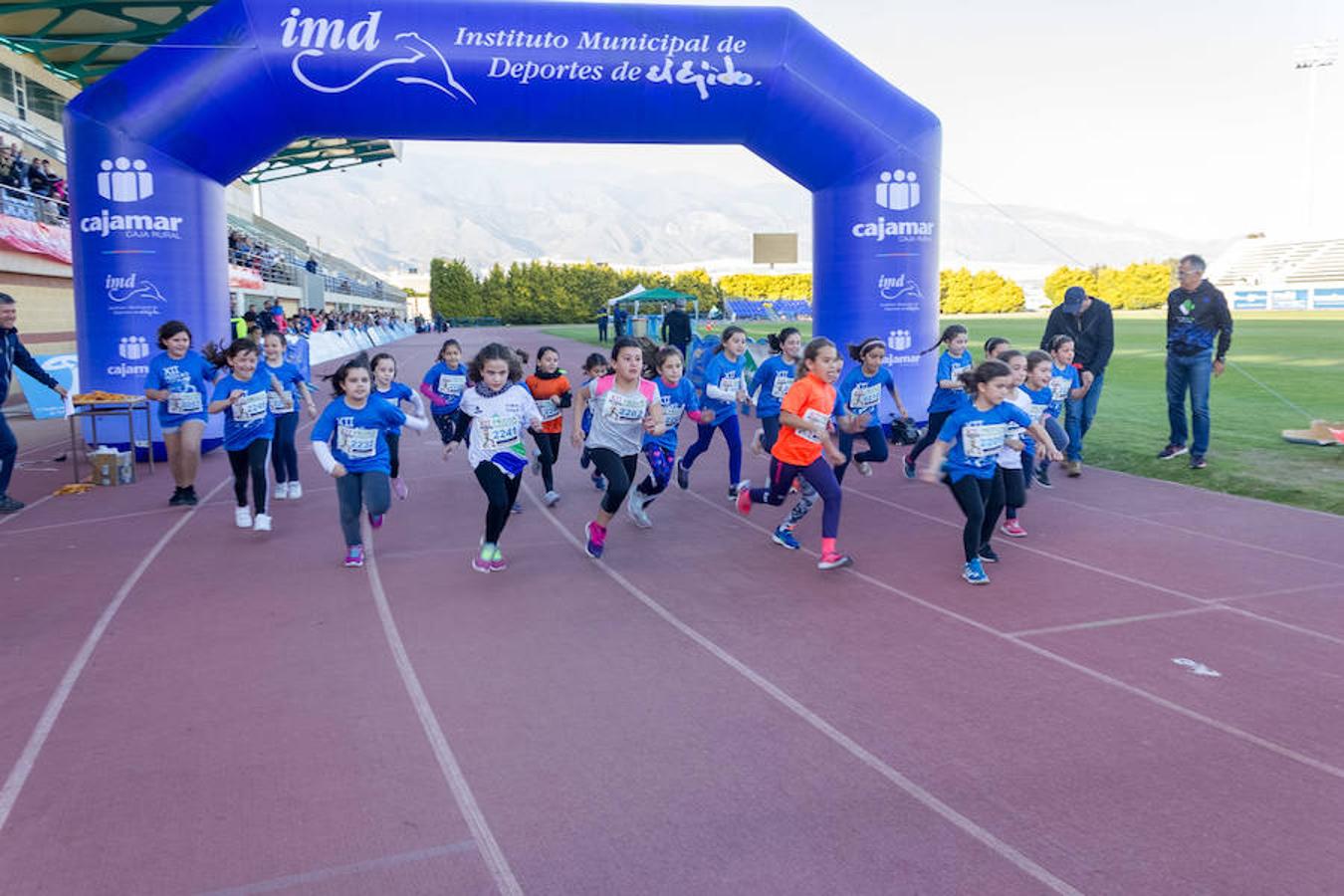 Más de medio millar de runners disfrutaron esta mañana de la XII edición de la Media Maratón de El Ejido Ciudad de las Hortalizas. Una carrera rápida, vistosa y que mantenía el mismo recorrido de ediciones anteriores, con varias subidas que obligaron a los corredores a tener que dosificar y en la que se mejoraron los tiempos de la pasada edición.