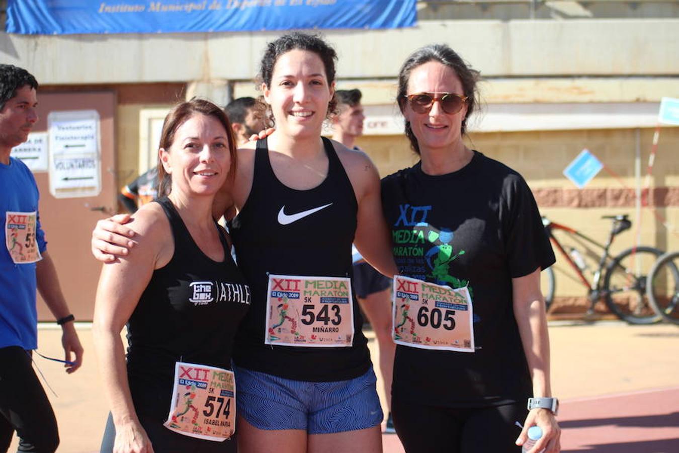 Más de medio millar de runners disfrutaron esta mañana de la XII edición de la Media Maratón de El Ejido Ciudad de las Hortalizas. Una carrera rápida, vistosa y que mantenía el mismo recorrido de ediciones anteriores, con varias subidas que obligaron a los corredores a tener que dosificar y en la que se mejoraron los tiempos de la pasada edición.