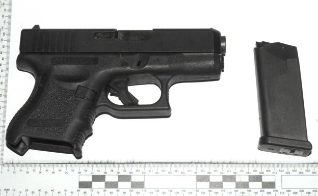 Dos detenidos en El Ejido con un machete y una pistola «dispuesta para hacer fuego»