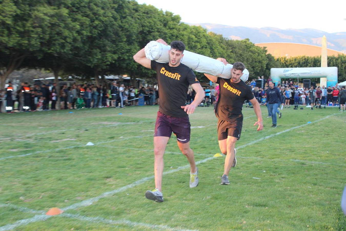 Tarde de gran ambiente la vivida el pasado sábado en el Parque Municipal de El EJido con la celebración de la segunda edición del campeonato de Crossfit El Ejido Challenge. Más de cuatro horas de intensa competición que contó con la participación de 54 equiposy 216 deportistas, que demostraron la espectacularidad de este deporte.