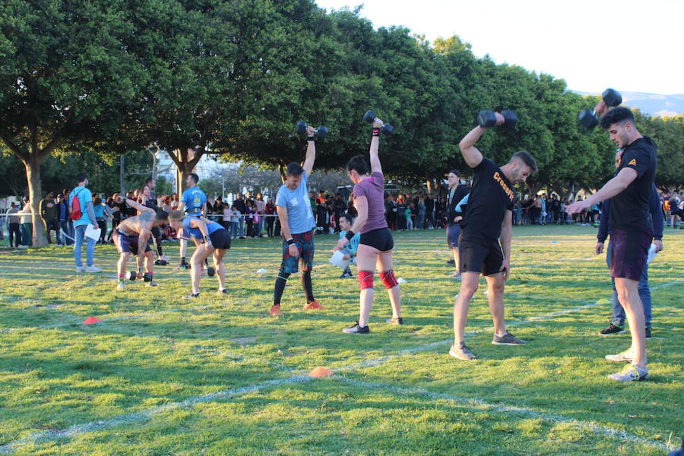 Tarde de gran ambiente la vivida el pasado sábado en el Parque Municipal de El EJido con la celebración de la segunda edición del campeonato de Crossfit El Ejido Challenge. Más de cuatro horas de intensa competición que contó con la participación de 54 equiposy 216 deportistas, que demostraron la espectacularidad de este deporte.