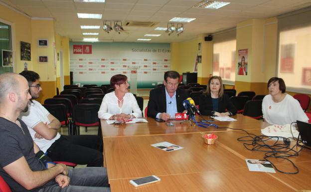 El PSOE presenta el programa electoral con el que busca 'darle la vuelta a El Ejido' tras las municipales