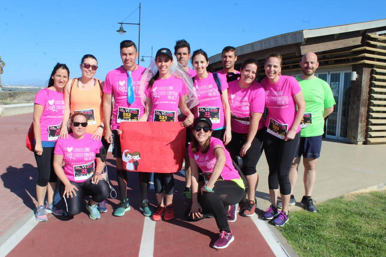 Más de 800 personas entre niños y adultos se dieron cita en la VI edición de la Carrera de la Mujer que este año tuvo por lema 'Yo quiero correr libre, yo quiero correr contigo, no de ti', y que se enmarcó en el I Plan Municipal para la Igualdad y en el Pacto de Estado contra la Violencia de Género. Un evento que se desarrolló en el paseo marítimo de Poniente de Almerimar en la mañana de ayer.