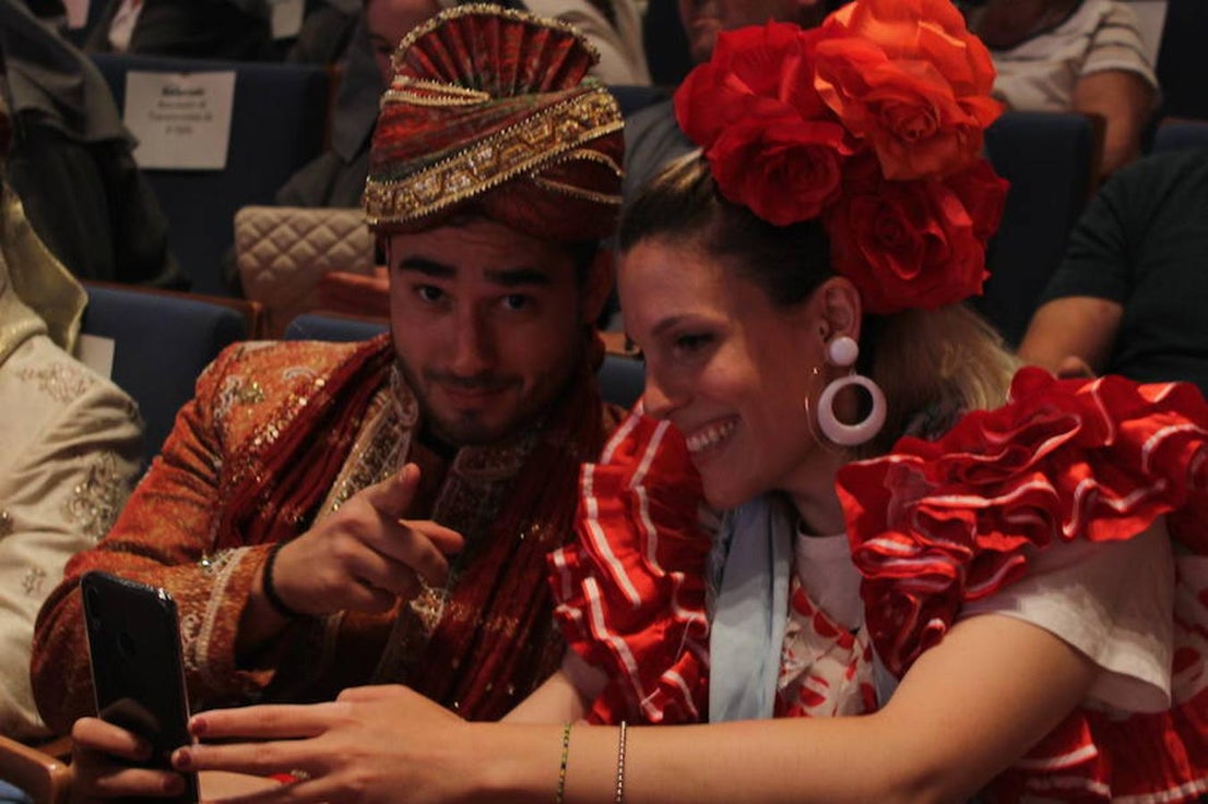 La Cubana hizo disfrutar al público ejidense con los cinco pases que ofreció de jueves a domingo de su último espectáculo ¡Adiós, Arturo! en el que además de hacer reir a los asistentes, los hicieron ser cómplices y partícipes del espectáculo.