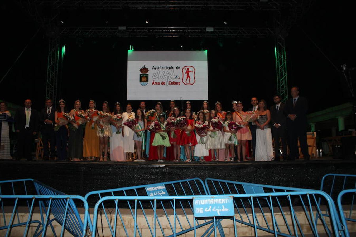 Julio Gutiérrez Molina fue el encargado este año de pronunciar el pregón de las fiestas de San Isidro. Una emotiva intervención a la que siguió la coronación de las reinas de las fiestas, damas y Miss Ejido. Tras el encendido de luces arrancó el concierto del Conservatorio Profesional de Música de El Ejido. Todo ello con el parque municial de El Ejido como escenario.