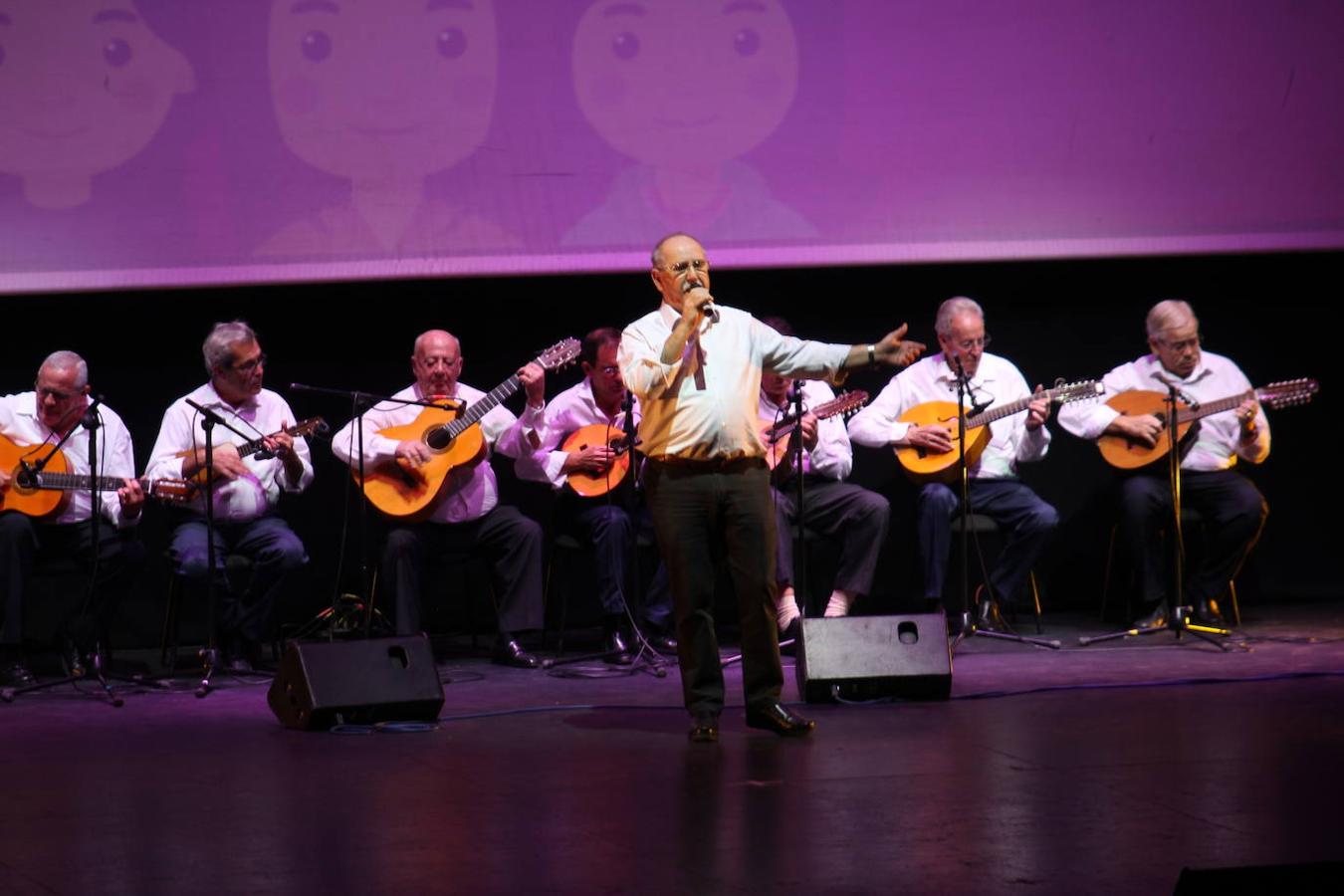 Fotos: El Ejido se tiñe de rosa con la Gala contra el Cáncer de Mama