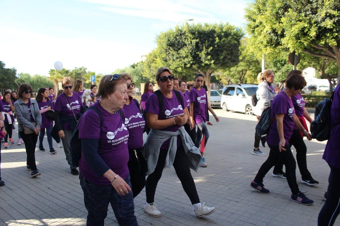Fotos: Más de 300 personas participan en la VII Marcha Urbana contra la Violencia de Género