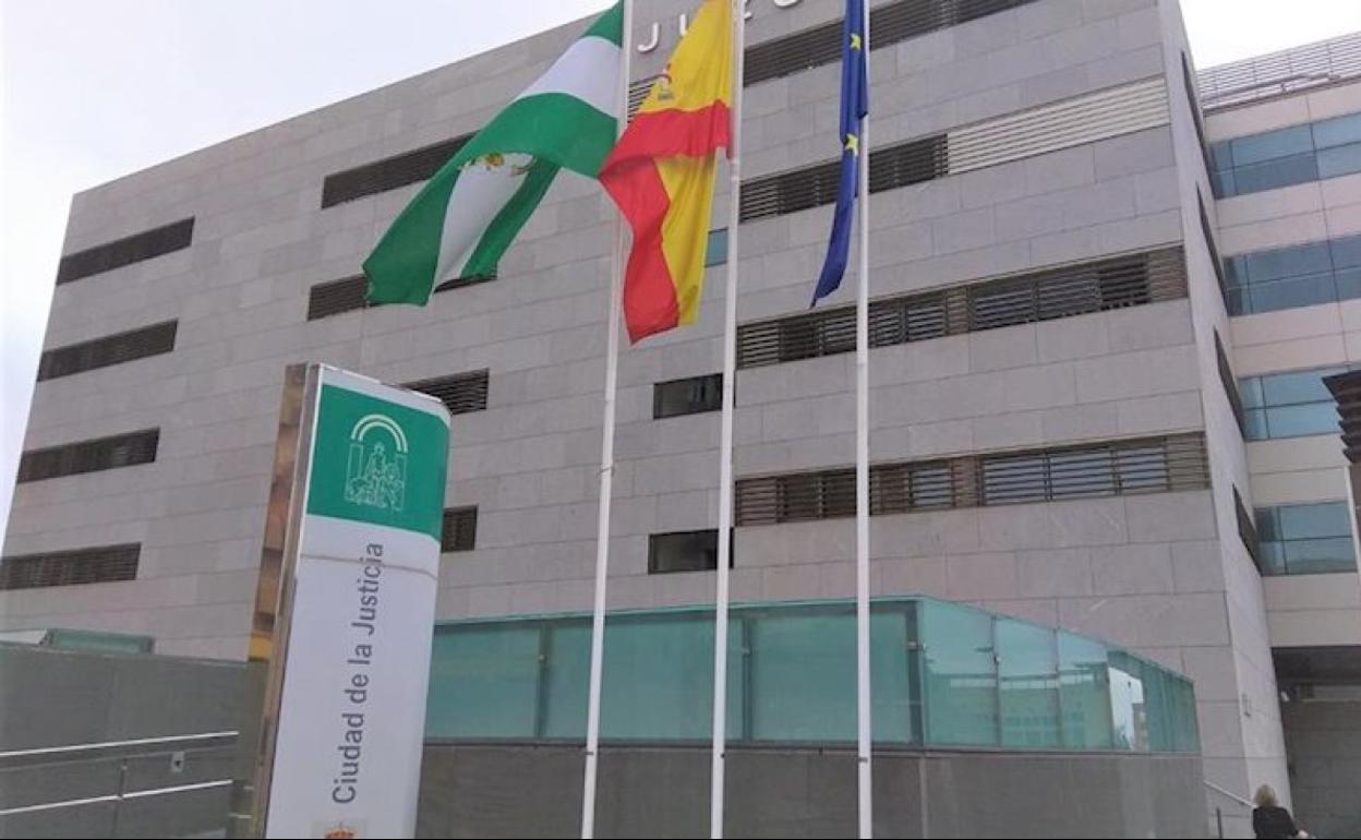 Condenado por el robo en una empresa de El Ejido a la que accedió a través de un butrón