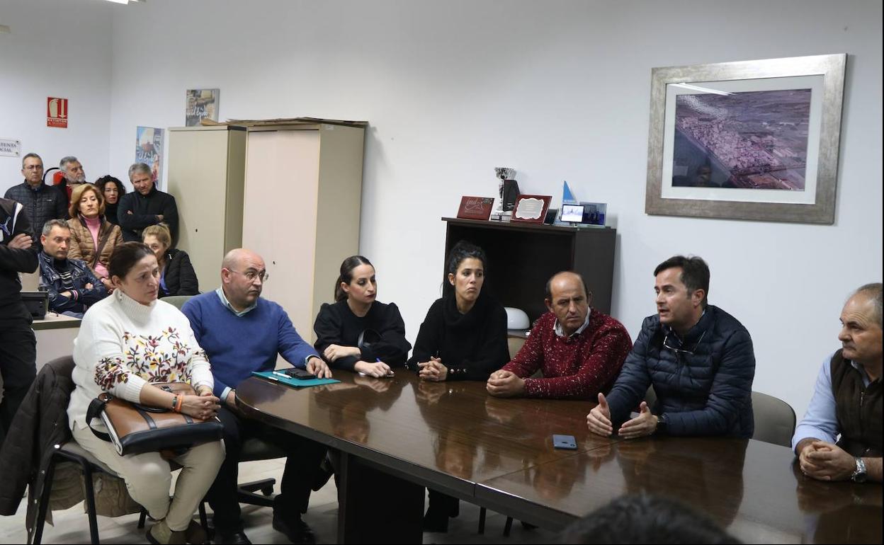 El gobierno local y los vecinos de Balerma irán a una en la defensa de su litoral