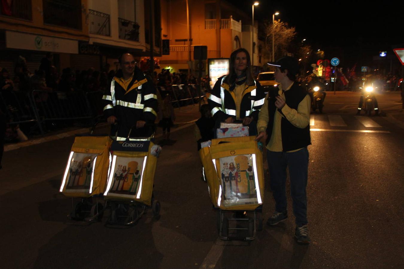 Fotos: Magia, color y dulces en la Cabalgata de Reyes de El Ejido