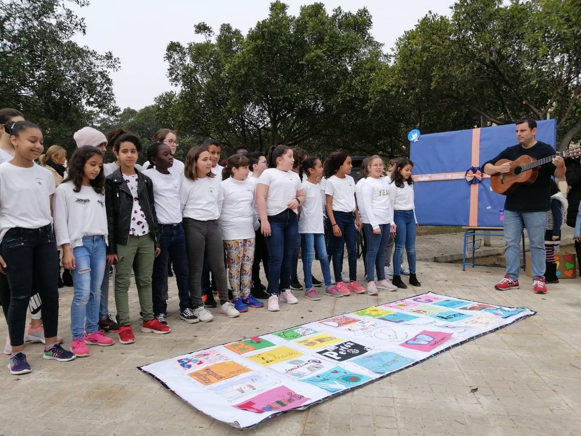 Fotos: Los centros educativos promueven la solidaridad en el Día Escolar de la Paz