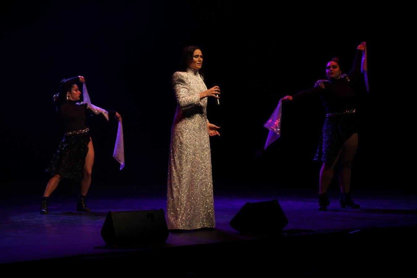 Fotos: Rosa López inicia su gira Turbación en El Ejido