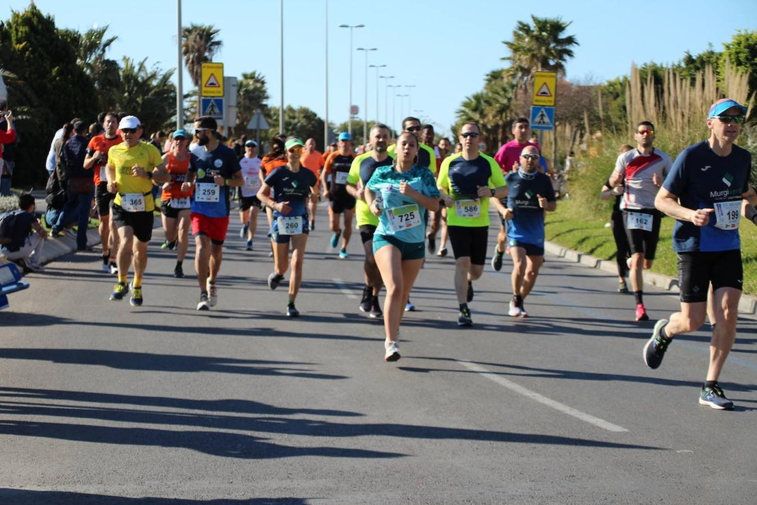 Fotos: El Ejido disfruta de una multitudinaria Media Maratón Ciudad de las Hortalizas