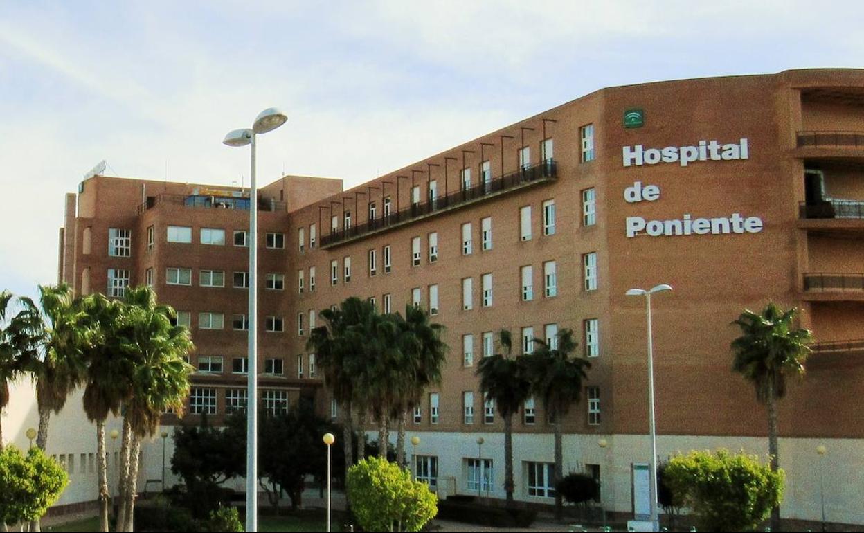 El Hospital de Poniente reduce las intervenciones quirúrgicas a urgentes y oncológicas