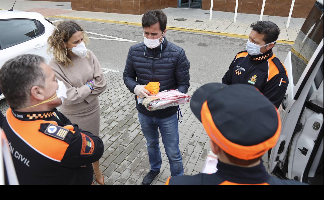 El Ayuntamiento reparte 2.000 mascarillas entre profesionales sanitarios