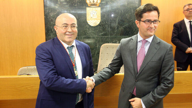 Juan José Bonilla y Francisco Góngora, en la investidura, el pasado junio 
