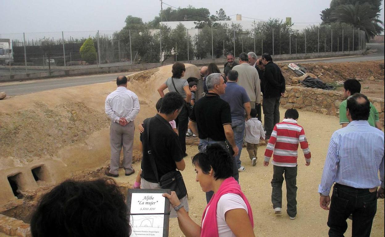 Athenaa pide activar un plan de limpieza y conservación de aljibes históricas de El Ejido