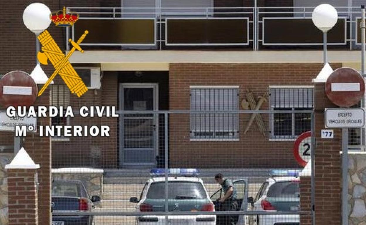 Cazado en Almerimar con un arma ilícita, hachís y marihuana