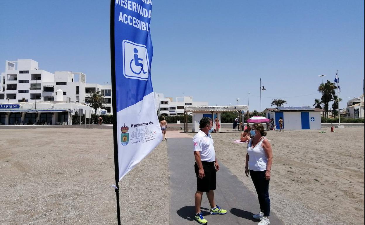 La playa de Levante en Almerimar se hace más accesible