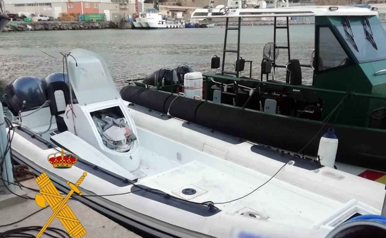La Guardia Civil detiene en Almerimar a dos hombres acusados de contrabando