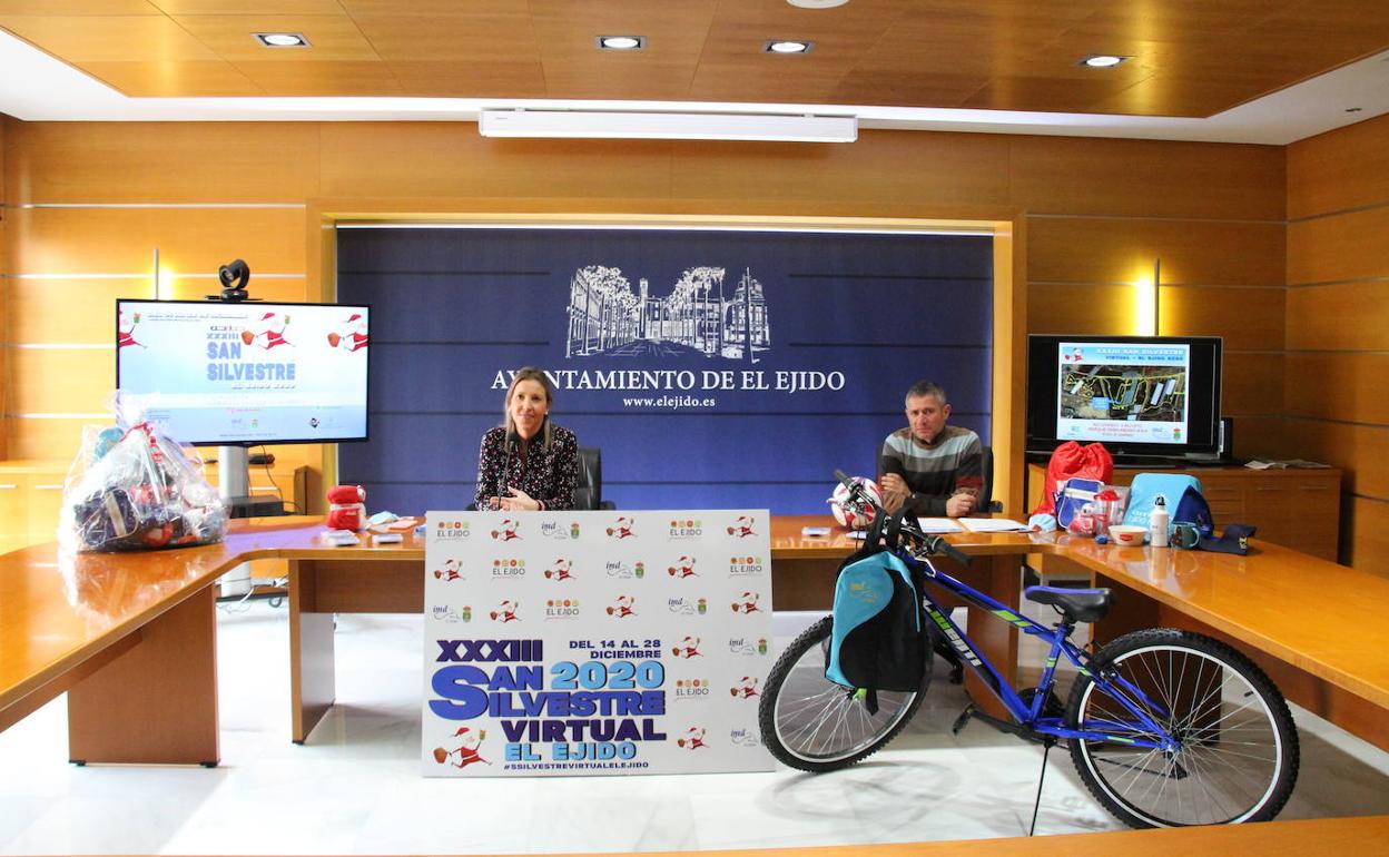María José Martín y José Miguel Márquez, durante la presentación de la San Silvestre 2020. 