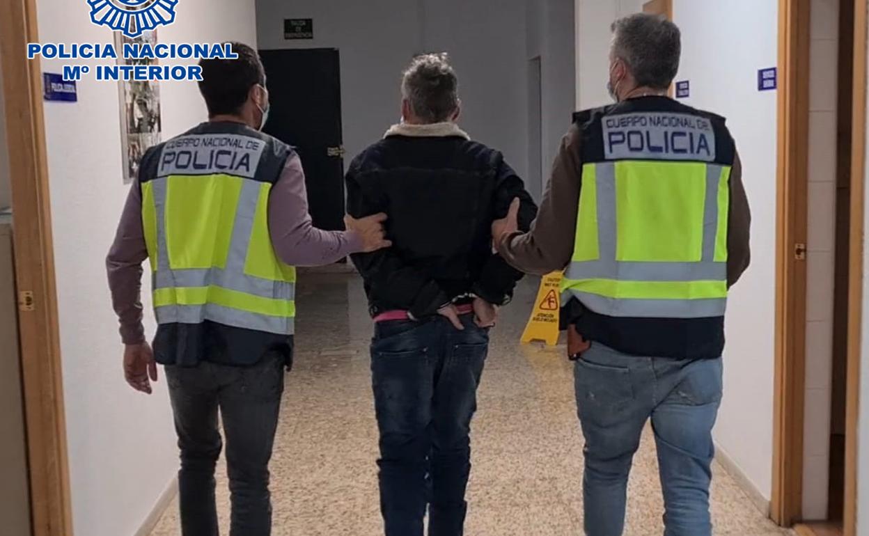 Agresión sexual en Almería | Agresión sexual a una menor en El Ejido: una alcahueta y sus dos cómplices de tenidos