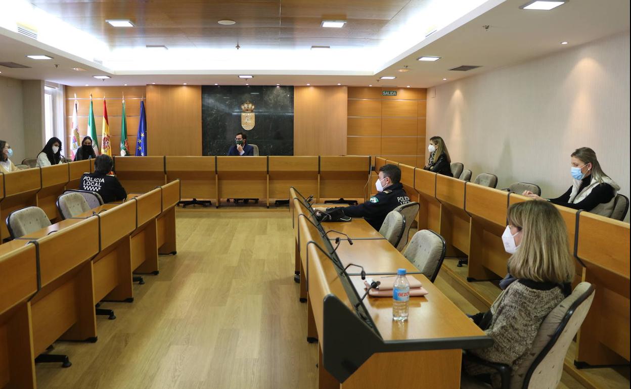 El Ejido supera los 500 casos por 100.000 habitantes y se prepara para el cierre