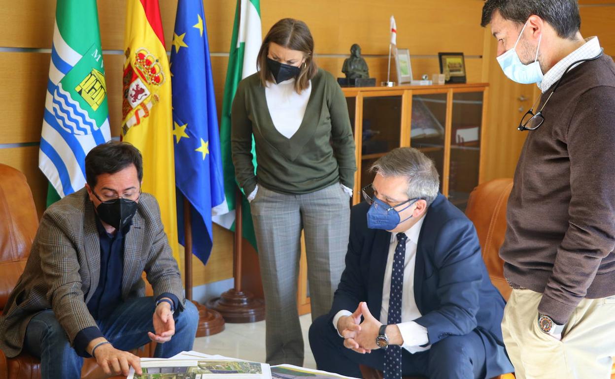 Francisco Góngora, Luisa Barranco, Pedro Acosta y Alberto González, durante la reunión. 