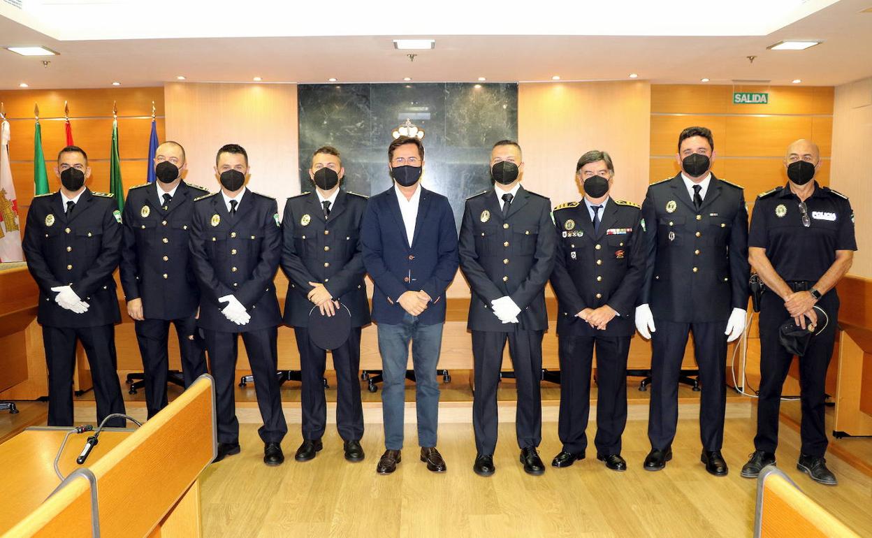 Toman posesión de su cargo cuatro oficiales de la Policía Local
