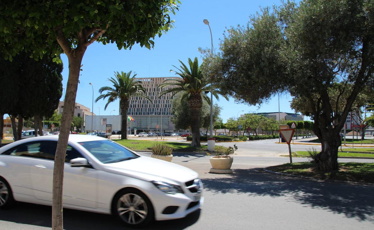 Intersección actual entre la avenida Oasis y el Paseo Pedro Ponce donde irá la futura rotonda. 