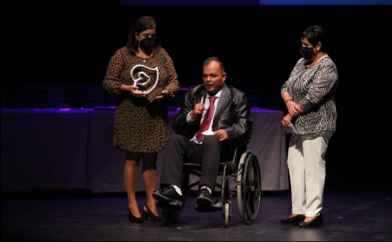 Beatriz Ibáñez, Munir Abu Jok Rajab y María Villacreces. 
